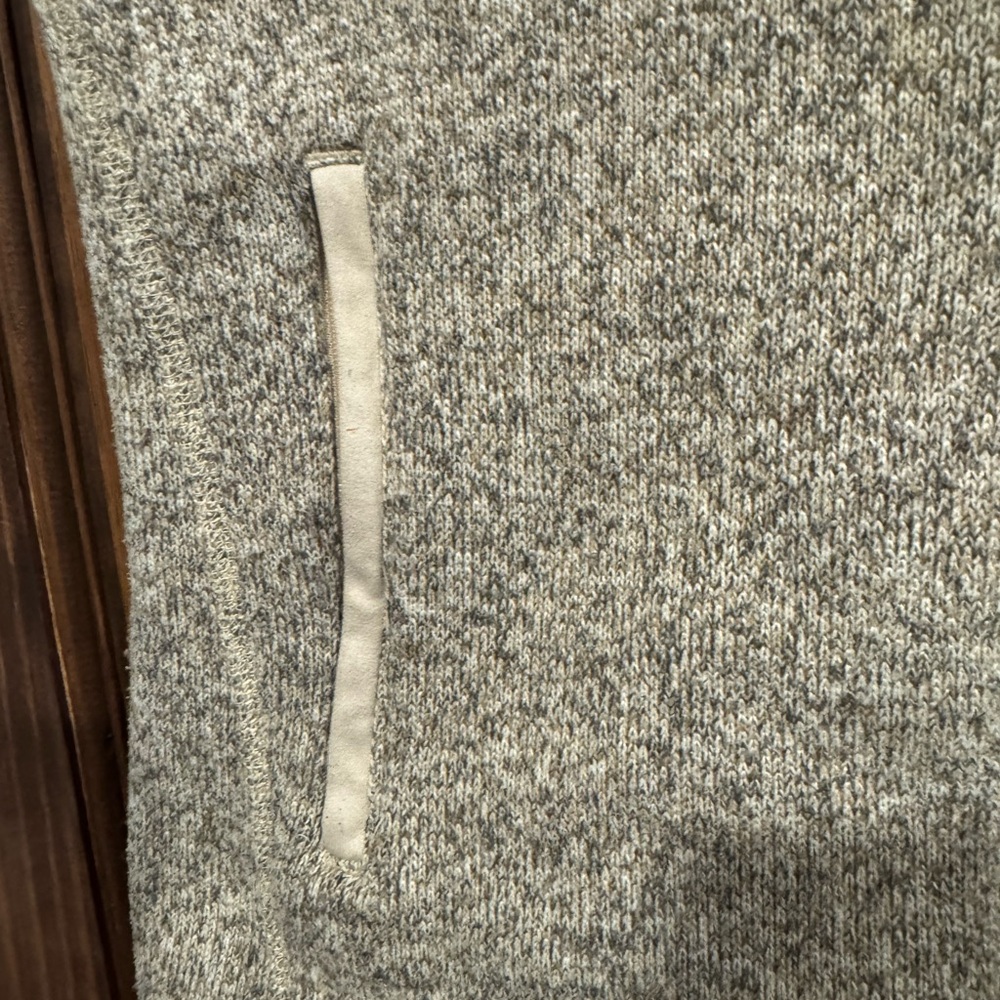 Patagonia Cream and Gray Fleece Jacket - Picture 4 of 5